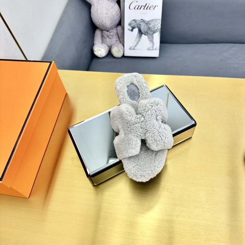 H**mes slippers